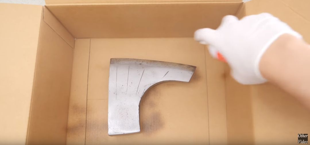 日本小哥用豆腐做刀,日本小哥铸刀全过程视频