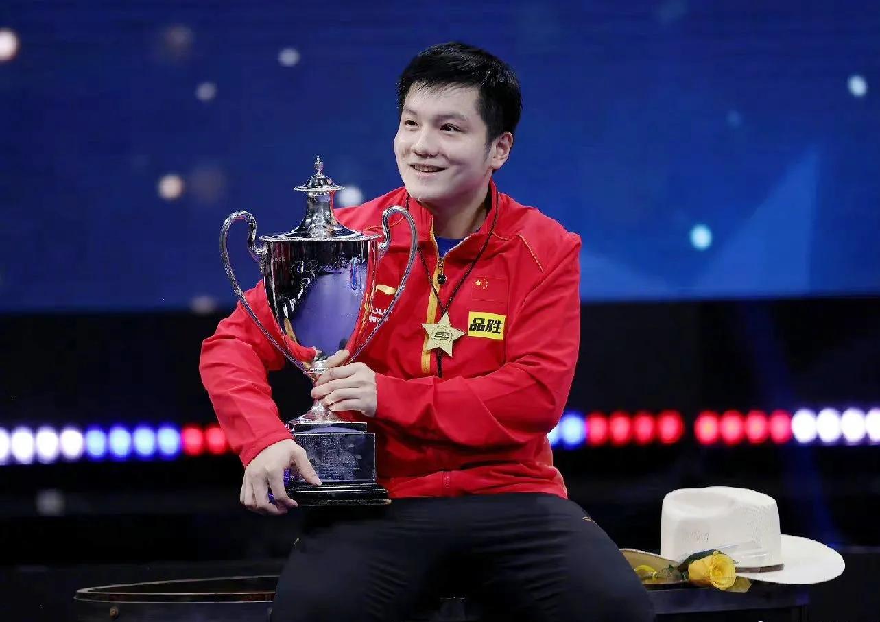 樊振东遭奖杯盖砸头,樊振东遭奖杯盖砸头和马龙对比