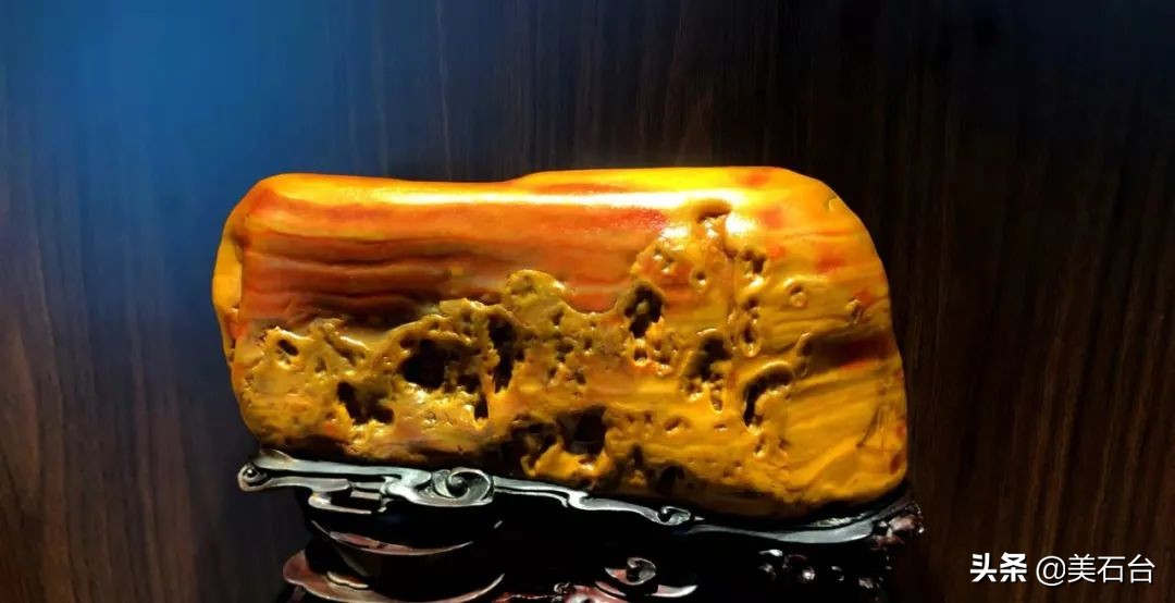 这小学教师用8800元买下一拖拉机的黄蜡石，转手卖出88万