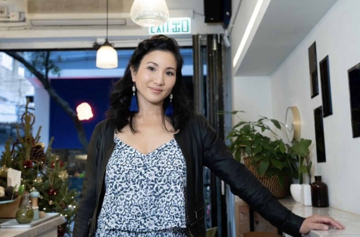 原子鏸公开76岁郑佩佩现状，身体变差行动迟缓，长居美国深居简出