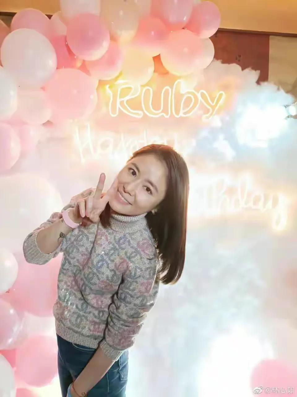 林心如霍建华为女儿庆生图片,林心如霍建华和女儿同框