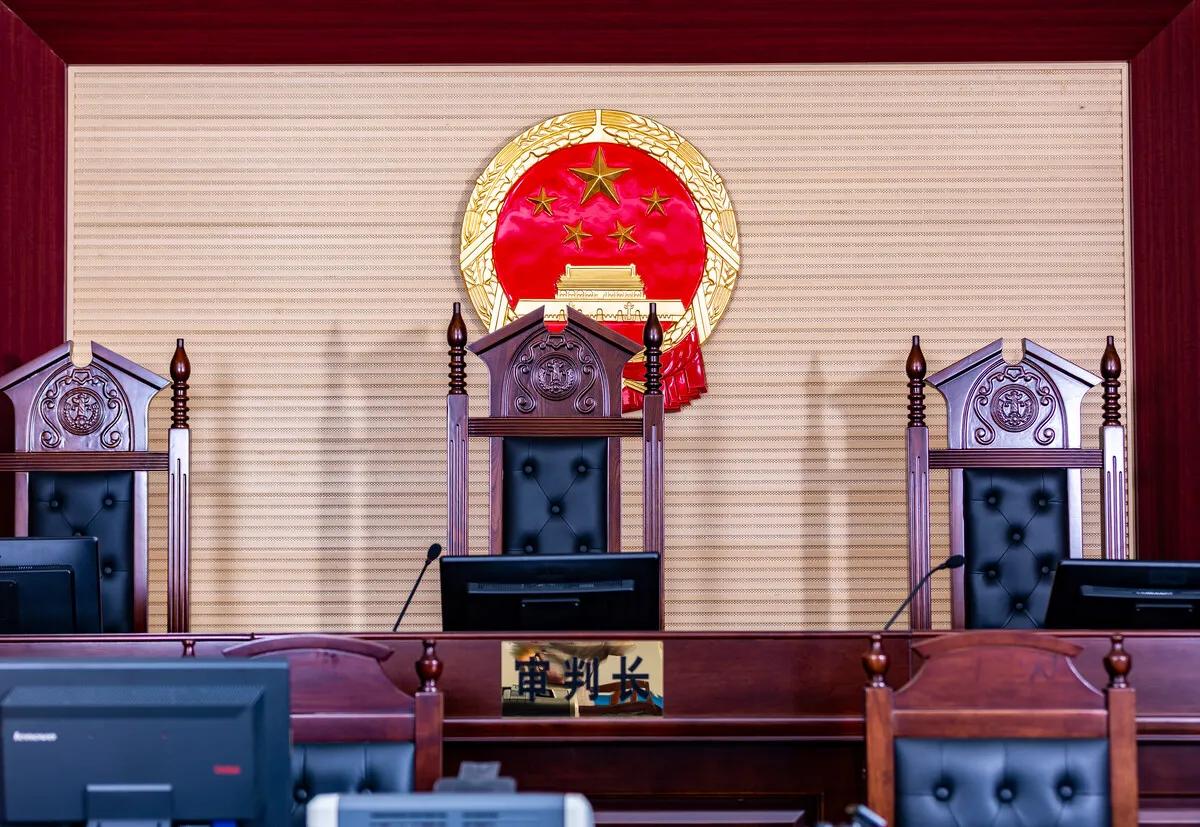 35岁考上公务员法院好还是部门好,考基层法院公务员好吗