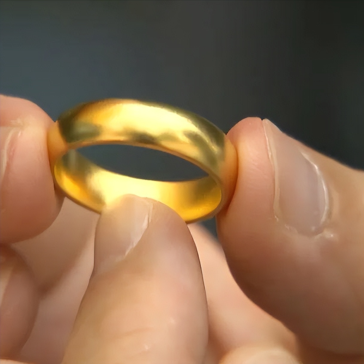 八千买的银钻戒能卖多少钱,老凤祥古法金戒指多少钱