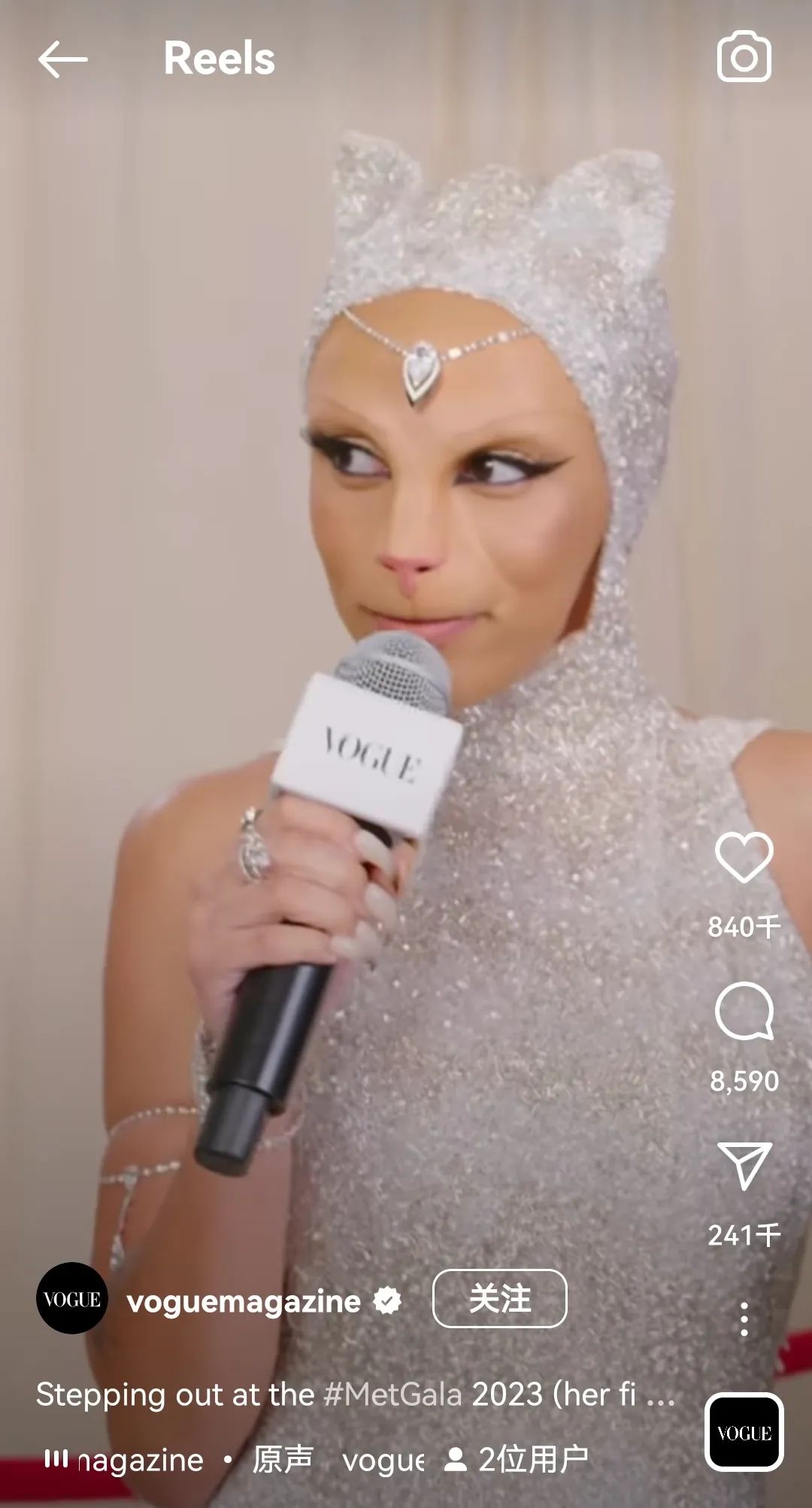 拖把头、海底生化人穿搭，美国这最受瞩目的一夜，如“群魔乱舞”