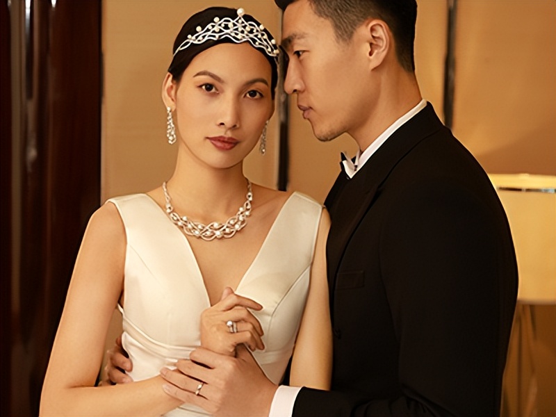 戒指男女18k玫瑰金经典同款,结婚戒指戴哪个手指男女有区别吗