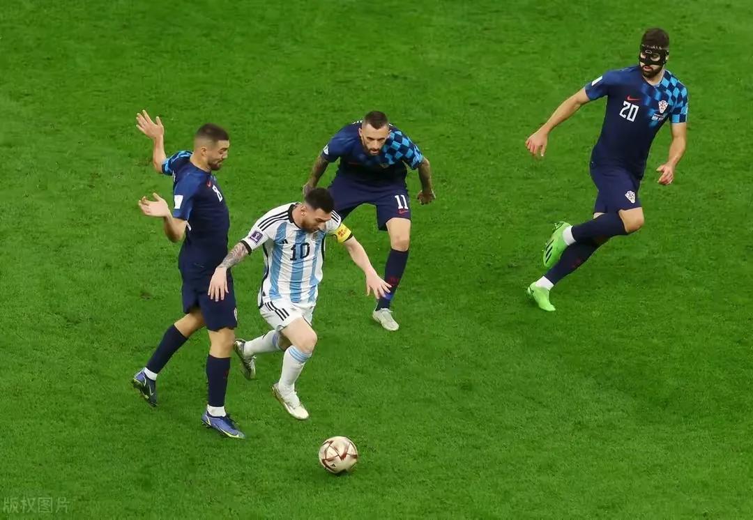 梅西足球界的绝对王者和传奇人物,梅西在足球上的十大传奇时刻