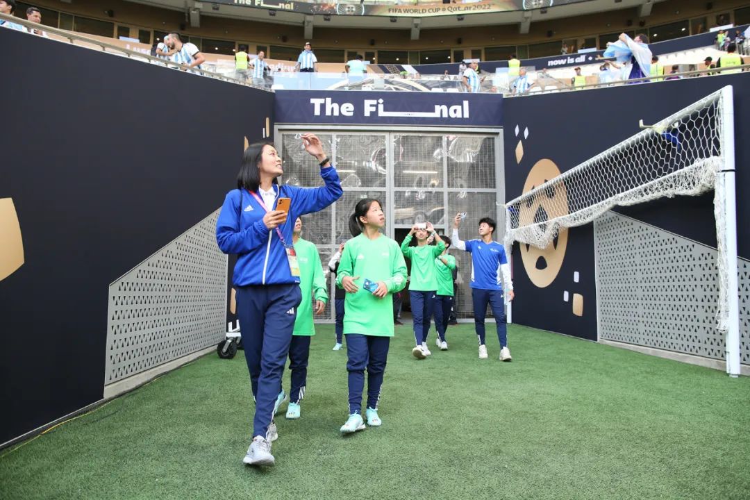 昨晚，6名中国少年与梅西姆巴佩一起登场世界杯决赛！