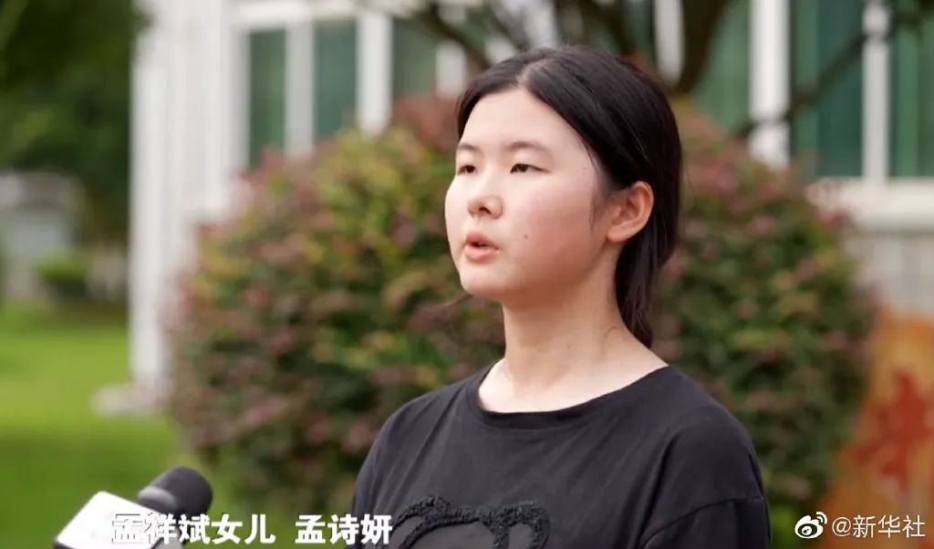 银行卡莫名多了几百元钱怎么报警,女子卡上突然多了十万元