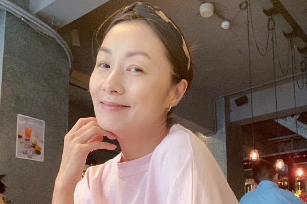 被造黄谣20年,51岁的她“官宣结婚”打脸全网:别来评价姐的人生