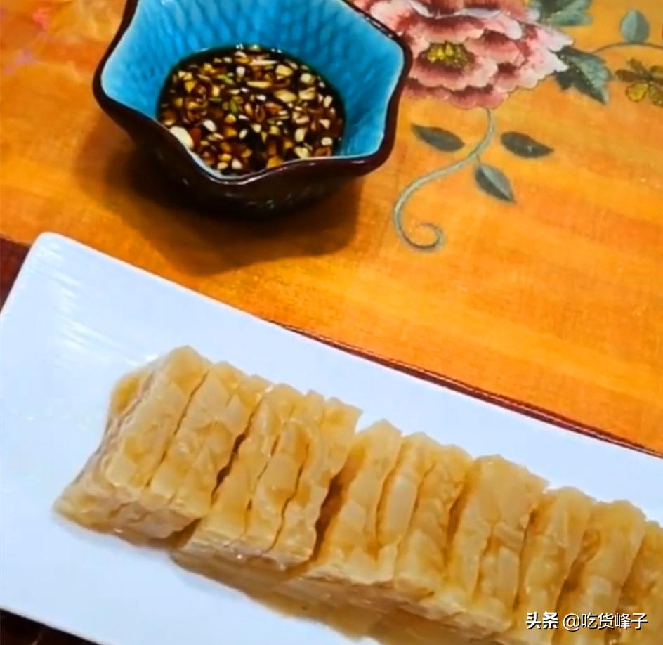 做猪皮冻时最忌直接下锅煮,怎样做猪皮冻好吃又软烂