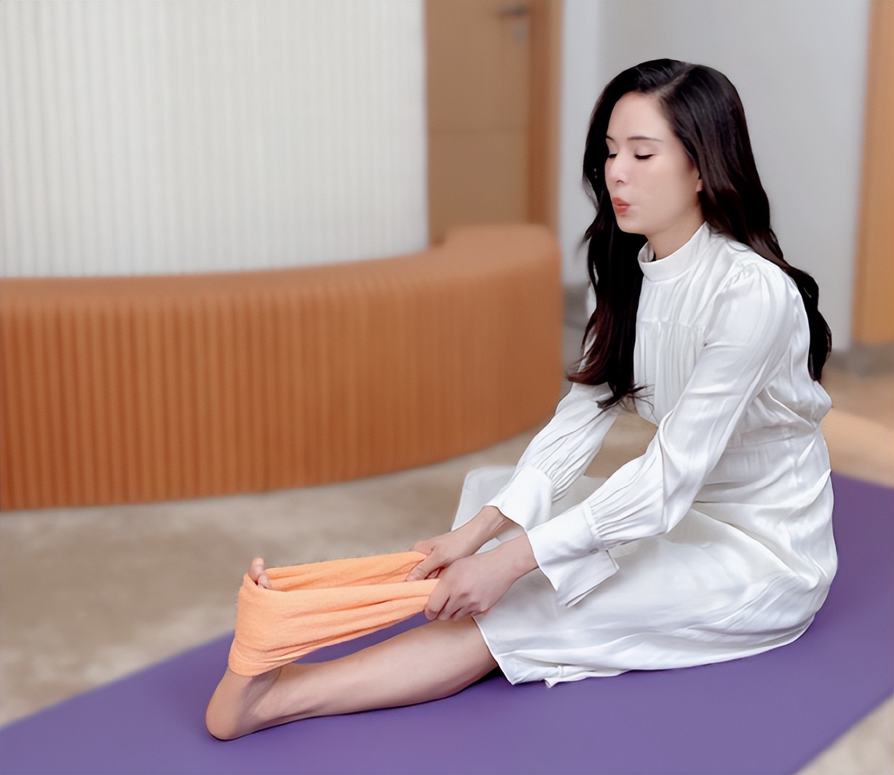 52岁李若彤肌肉图片,李若彤膝关节骨折过吗