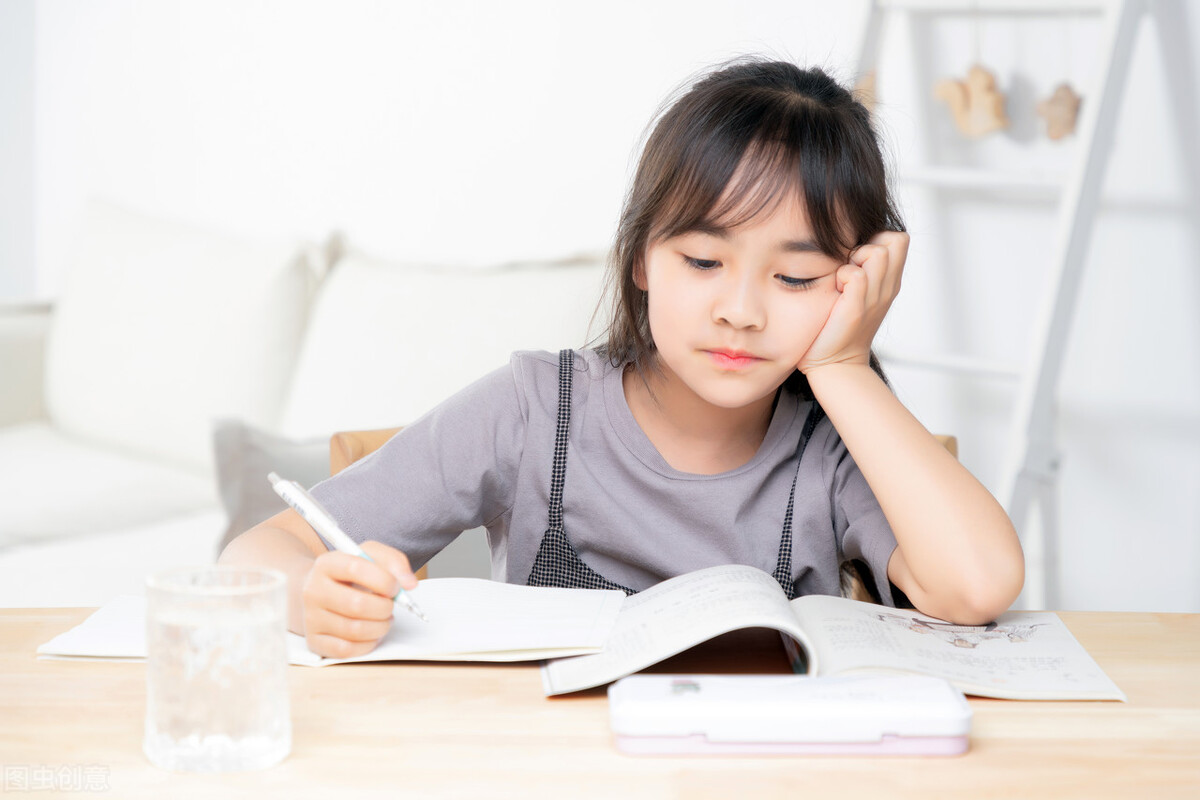 孩子放学不想写作业怎么办,孩子放学后不写作业等快睡了才写