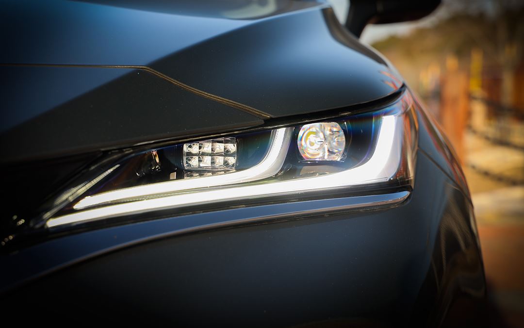 测试丰田凌放LED大灯,迷人的眼睛不露锋芒