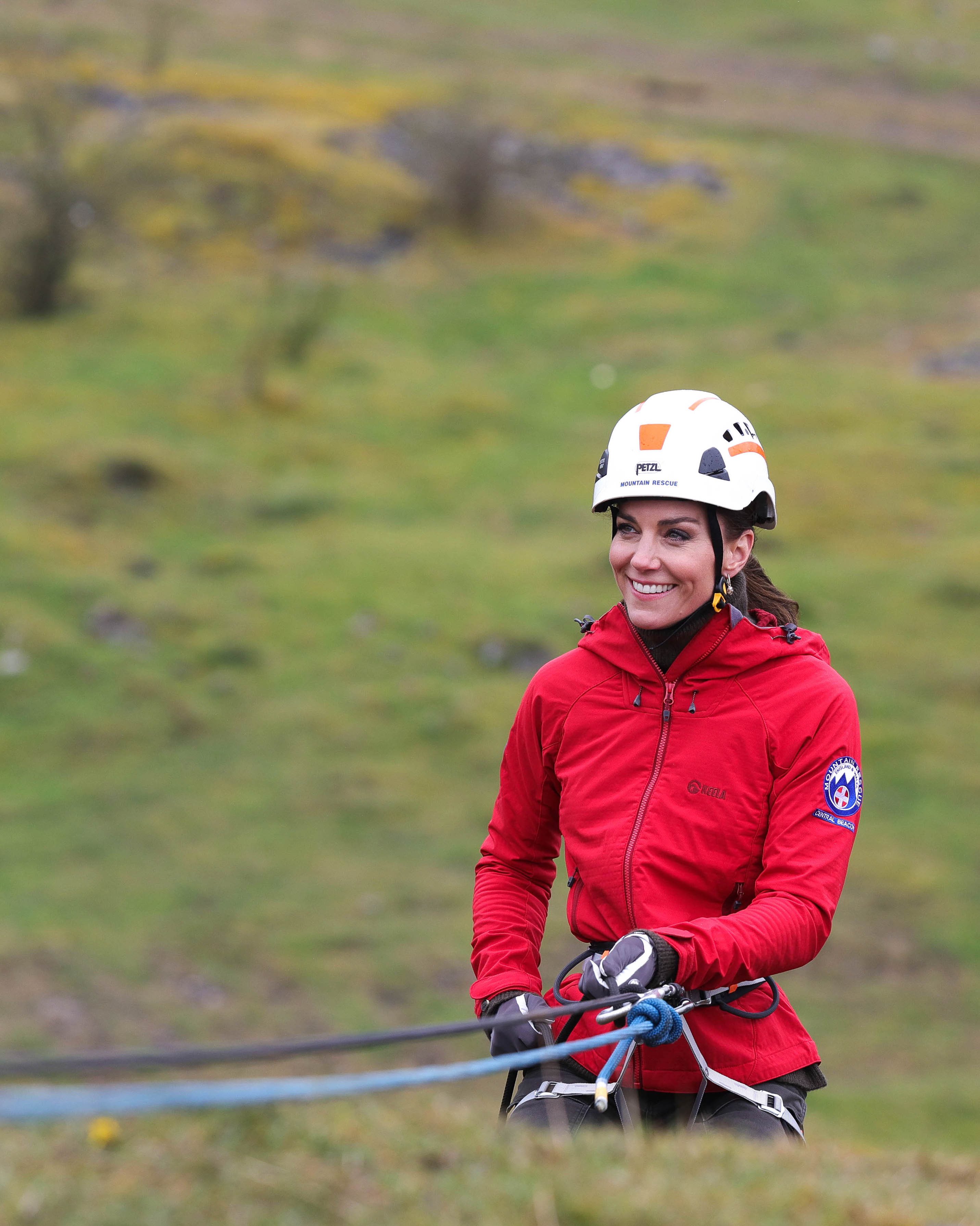 费德勒和凯特王妃携手表演赛,凯特王妃和费德勒打球