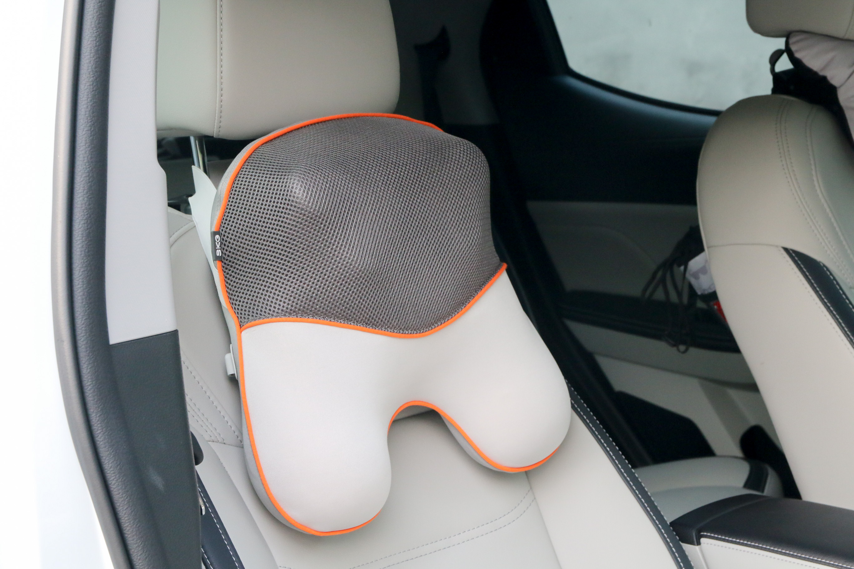 久坐不累，四头挤压按揉，SKG按摩腰靠T5评测