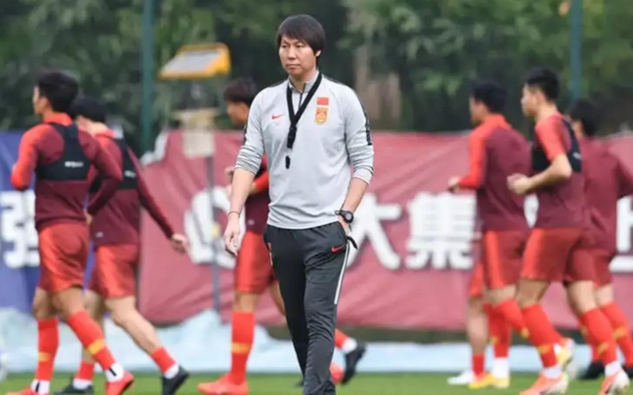 涓浗瓒崇悆涓夐噸宸ㄥ彉鏉庨搧,鏉庨搧甯﹂涓浗瓒崇悆璧板悜鍏夋槑