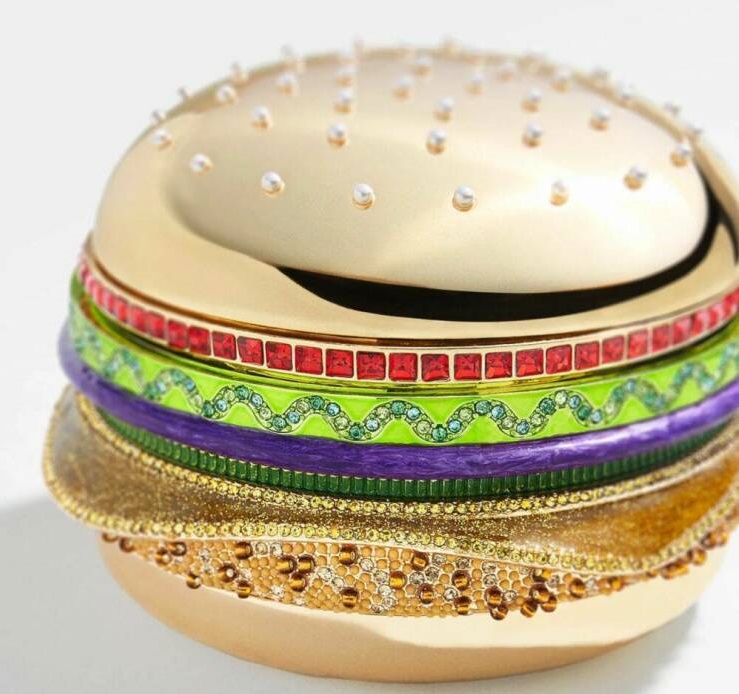 印度男子骑自行车去瑞典,印度小伙骑自行车追求瑞典女孩