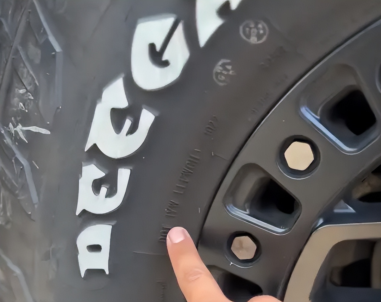 米奇汤普森d38at轮胎,谁发现米奇汤普森轮胎造假