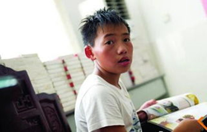 广西孤儿杨六斤现在的状况,广西孤儿杨六斤生活视频