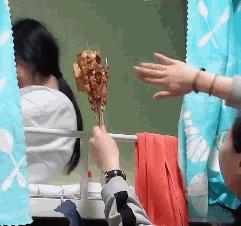 坐高铁遇到旁边老阿姨脱鞋,坐高铁遇到旁边阿姨脱鞋