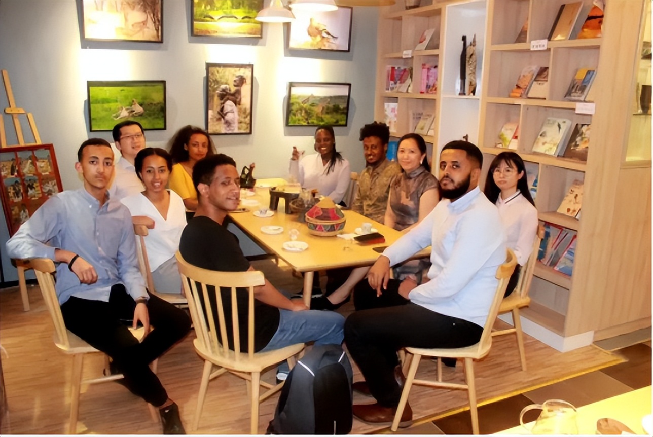 快看！她这样给中非女企业家当“红娘”