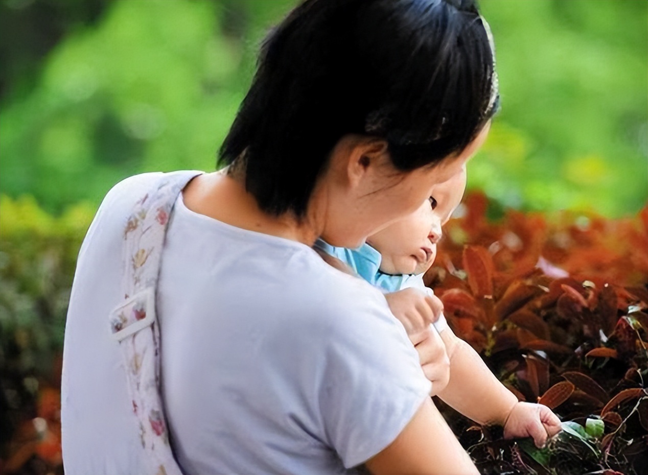 生孩子顺产肚子疼还是腰疼,生完小孩妈妈腰疼腰直不起来