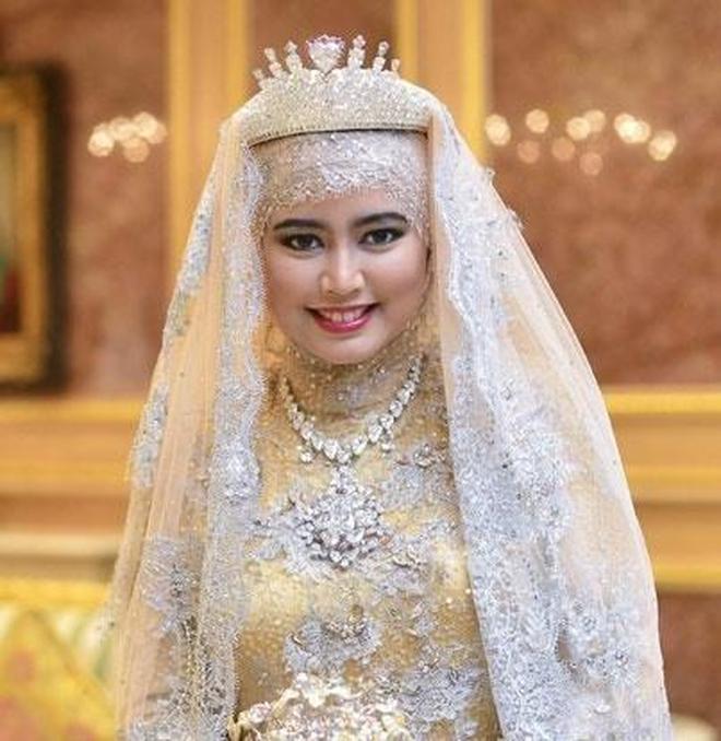 32岁文莱公主下嫁平民,文莱公主下嫁平民