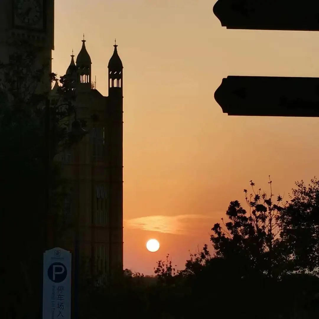 高校足球氛围解密,郑州西亚斯学院高中学习氛围