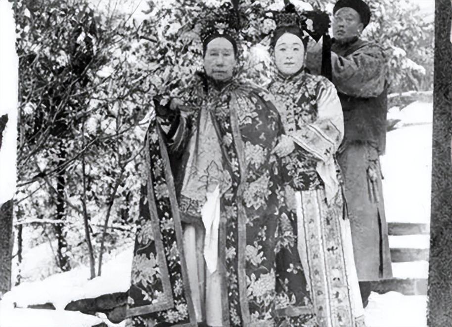 德军屠杀犹太女人的真实影像,纳粹集中营屠杀女性暴行案