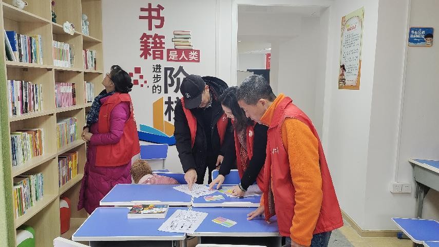 汇邻之家图书整理好了七里社区城南晶座志愿服务让邻里阅读更方便