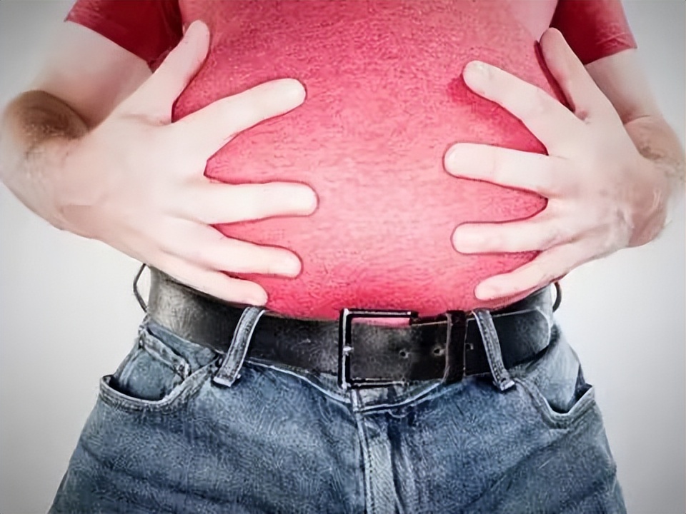 肝硬化患者肚子大怎么回事,肝硬化肚子变大但腿没肿是腹水吗