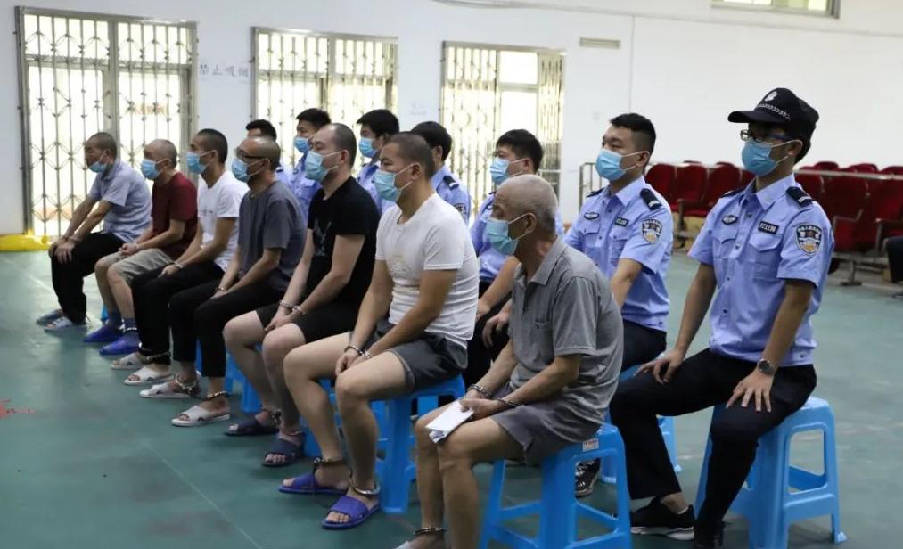 共犯的处罚根据共犯独立性,比较共犯从属理论和共犯独立理论