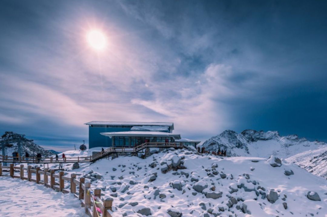 宸濊タ娴极鐨勫ぉ鑺辨澘,鏃嬭浆鏈ㄩ┈宸濊タ缇庢櫙
