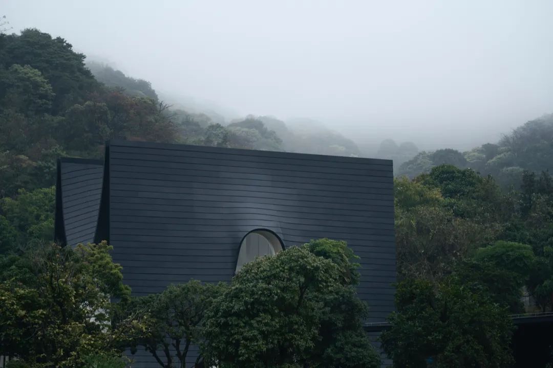 ⼴州囍堂：以岭南传统镬耳屋为灵感，打造独特的流线造型