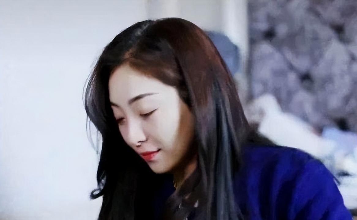 山东未婚妈妈生下三胞胎,山东女子未婚生下三个混血宝宝