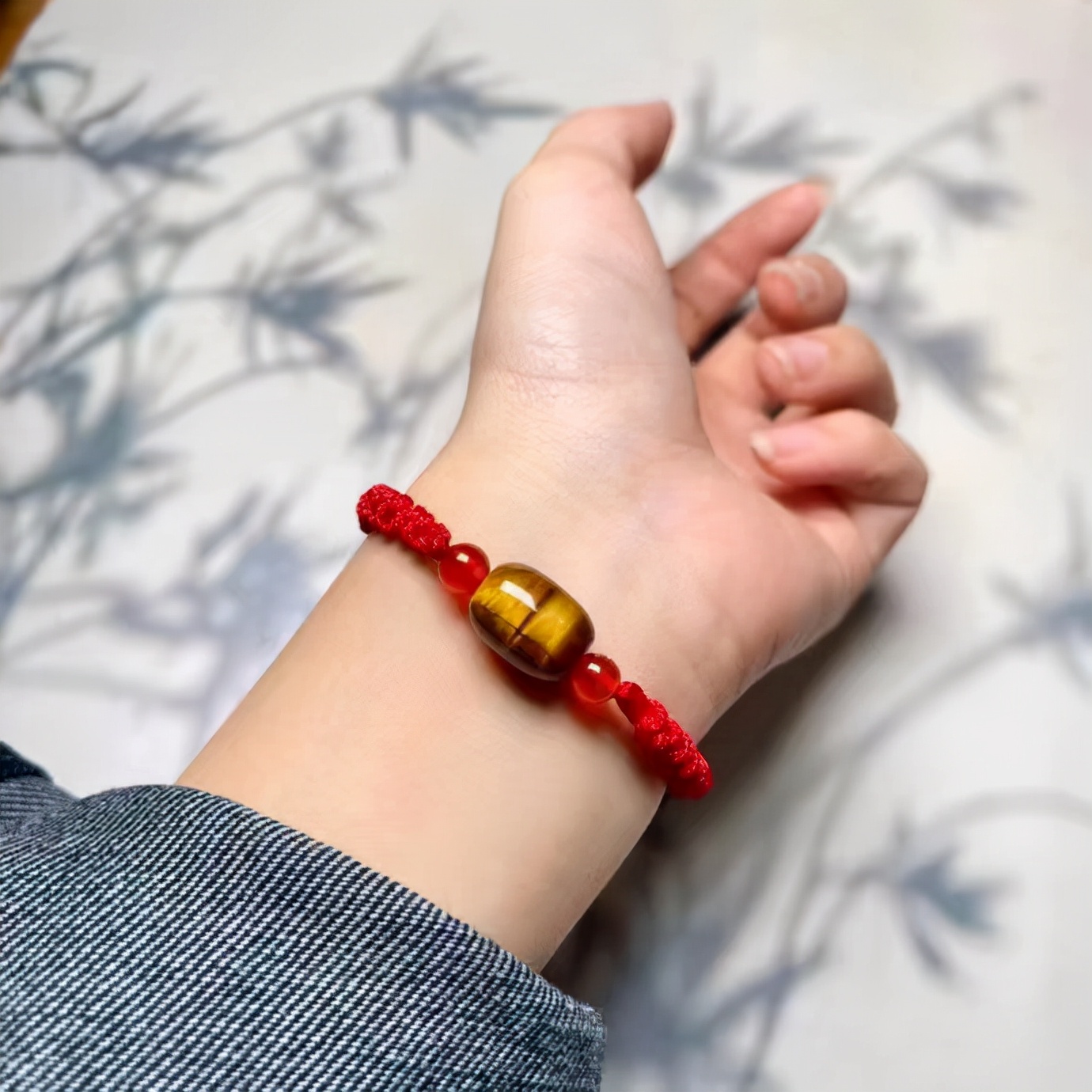 戴便宜的手链对身体有害吗,戴便宜的手链丢人吗