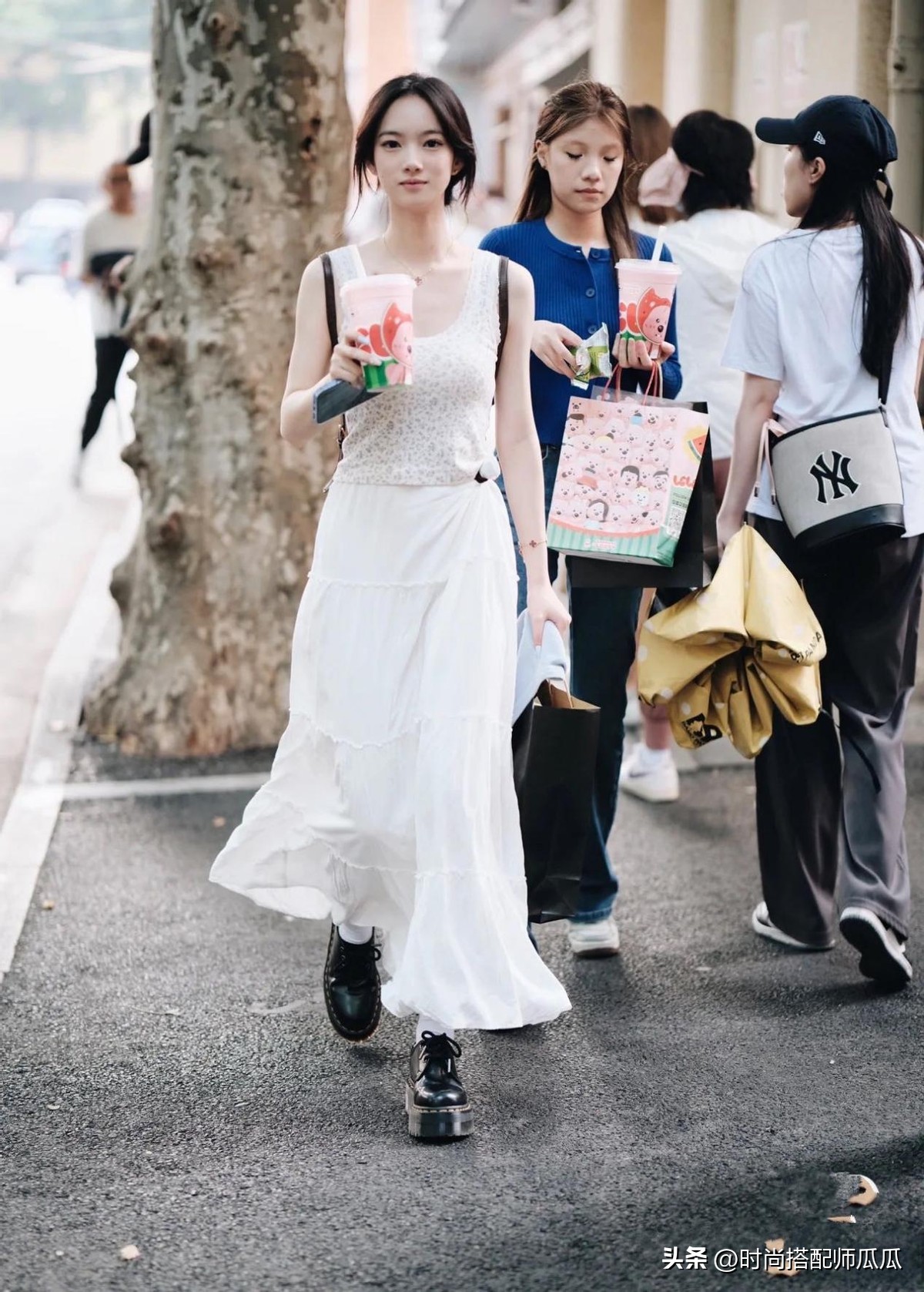 街拍如何穿修身裙子,裙子穿紧点还是松点