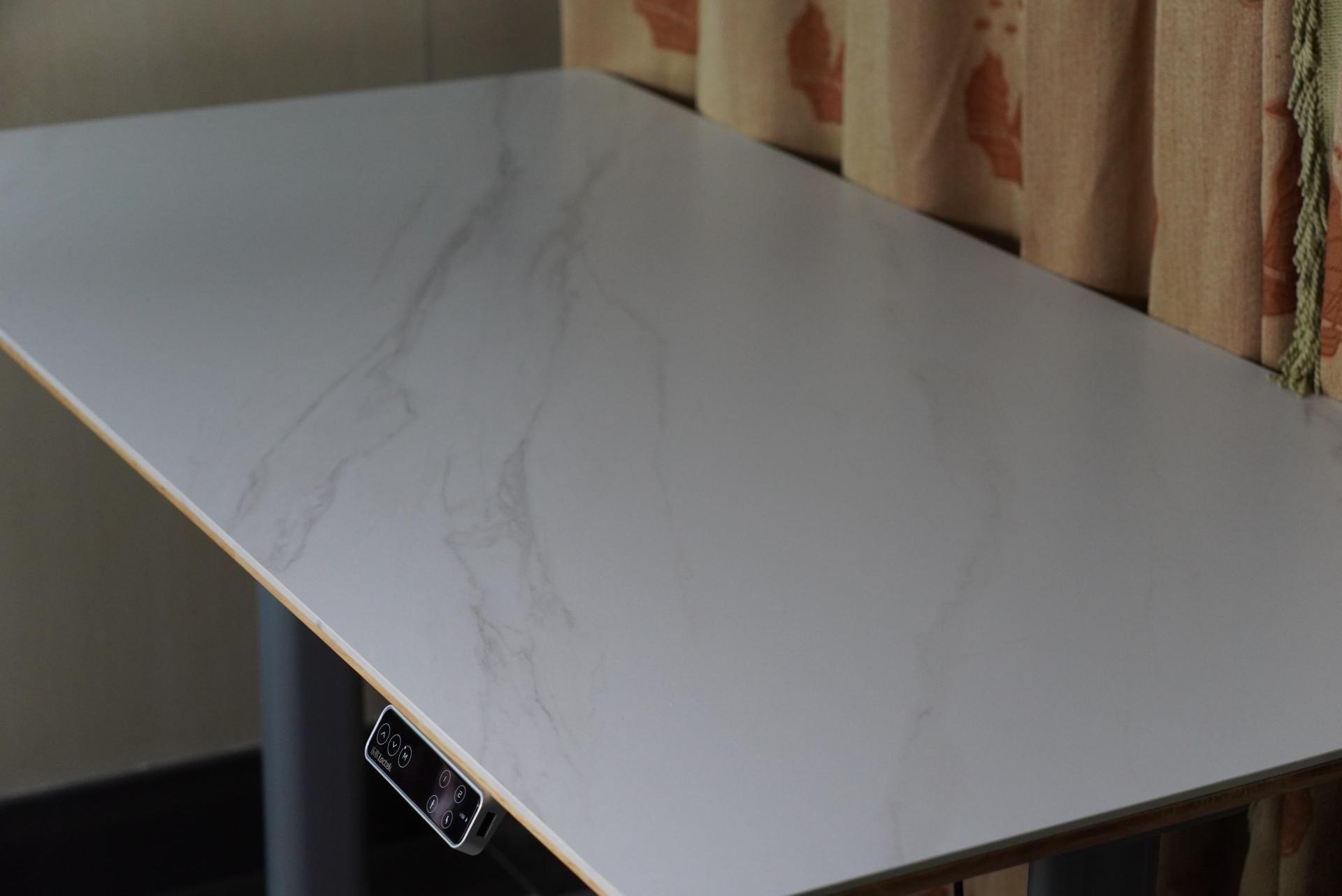 书桌配岩板，不怕污渍，不怕刀刻，我的乐歌E6岩板升降桌晒单