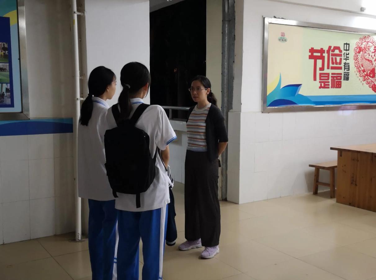 初三成绩差被老师劝退怎么办,初三学生因成绩差被劝退