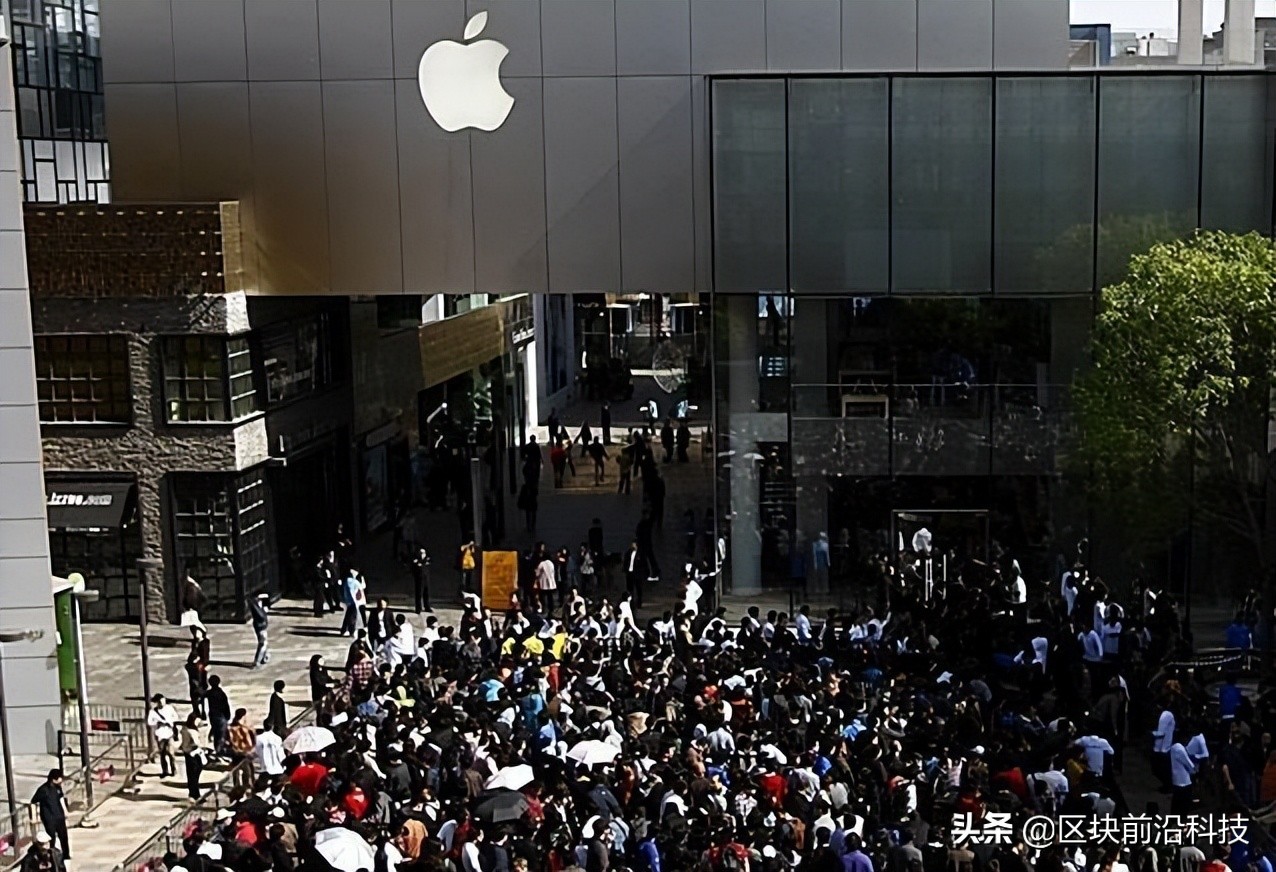 俄消费者砸毁苹果产品：不尊重我们国家的品牌，我们不需要