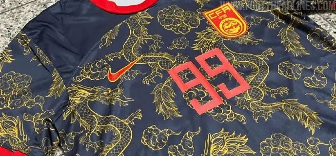 耐克为国足提供队服,耐克为世界杯球星定制的球鞋