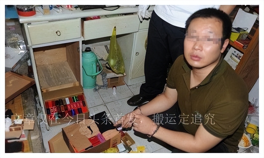 男子家中*袜丝**成山，一天不闻心里难受，让我坐牢可以丢我*袜丝**不行