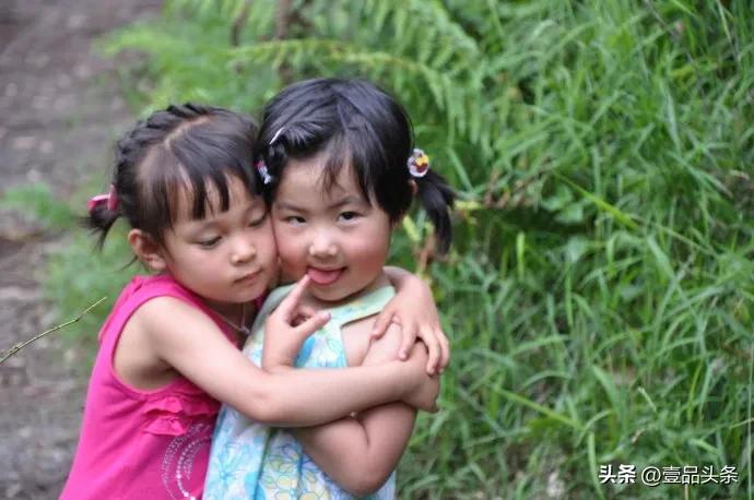 亲姐妹的丈夫他们之间怎样称呼,亲姐妹的丈夫要怎么相互称呼