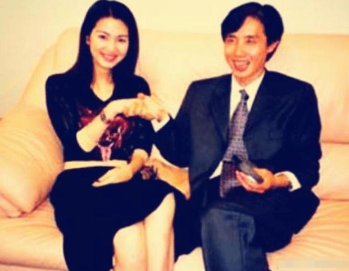 张丹峰洪欣风波后首次合体亮相,张丹峰怀柔拍戏