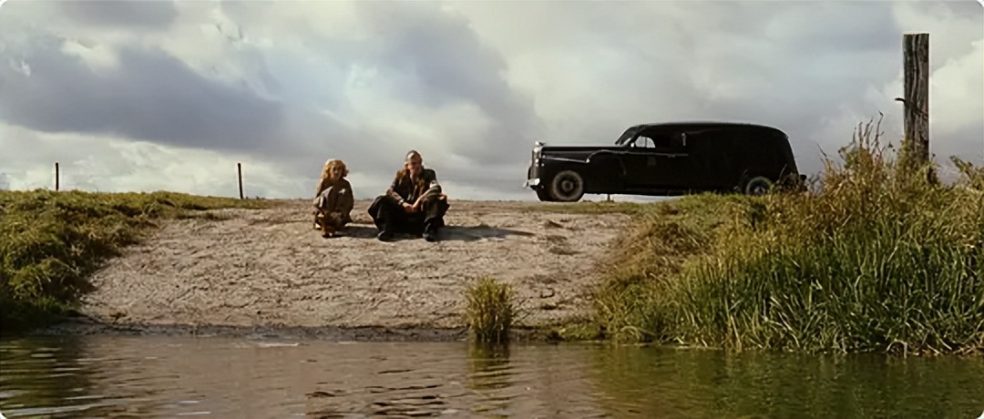 《*皮书黑**》中关于战争和道德的探究有着怎样的哲学意义？