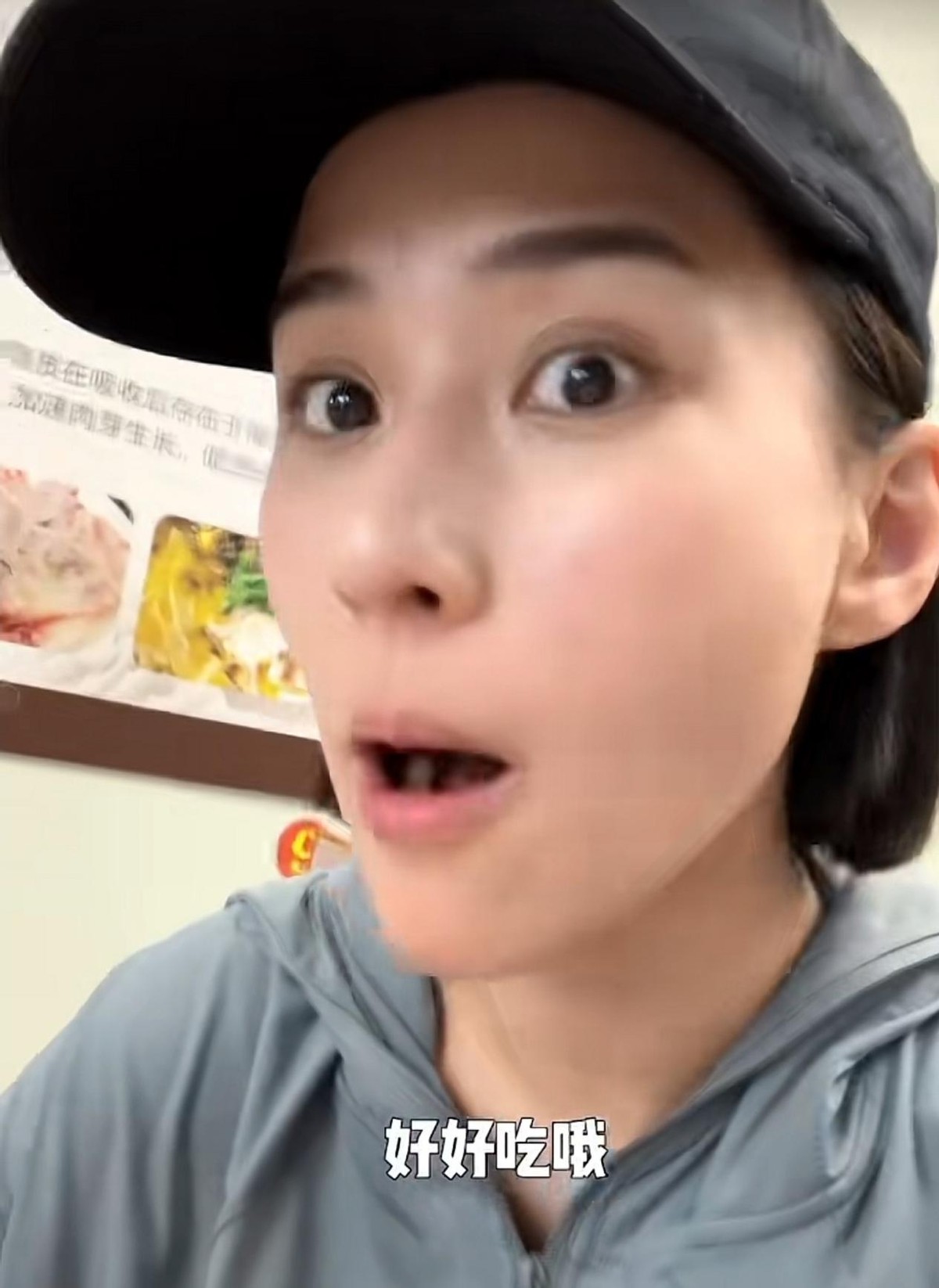 31岁赌王女儿未婚先孕？小肚凸起引热议，男友窦骁全程细心呵护