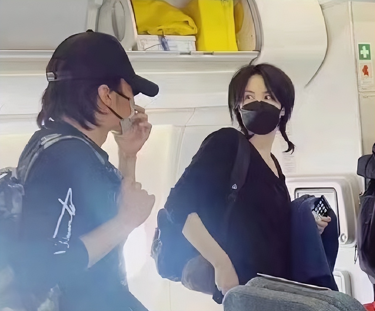 王菲谢霆锋经济舱,网友经济舱遇王菲谢霆锋