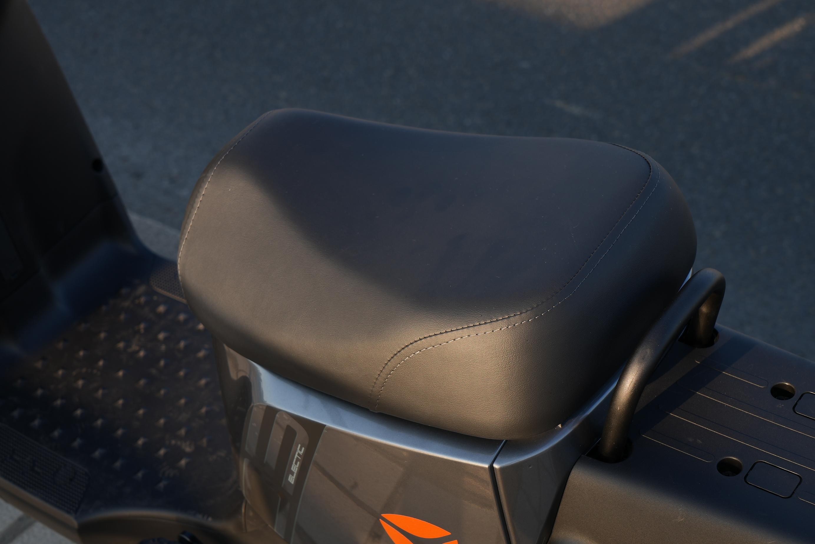 雅迪电动2手车,雅迪ds5是线上款还是线下款