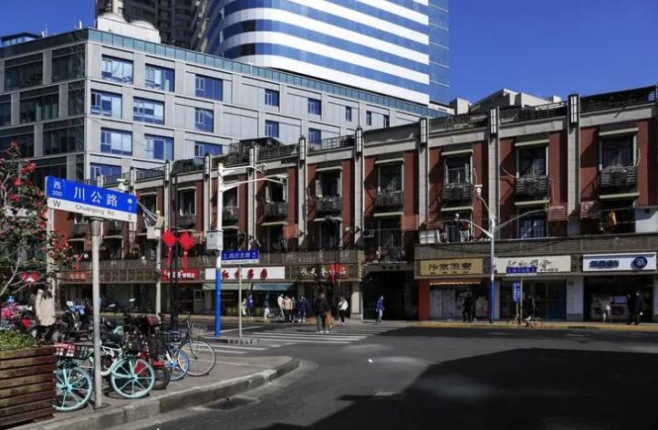 上海南京路的十大商店现今的状况,曾经是旧上海最繁华的地段之一