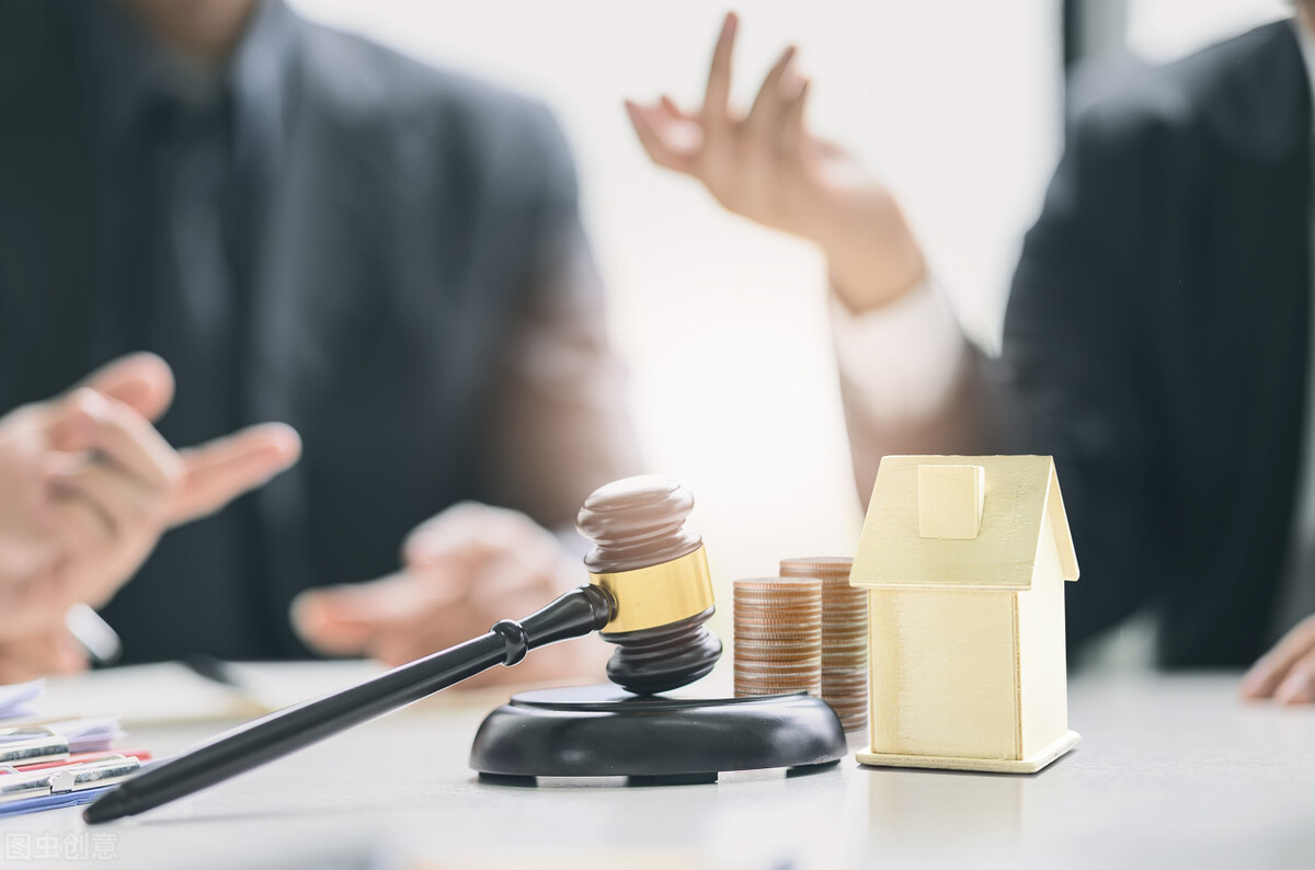 在亲吻中，你们的男票们手都在干嘛？